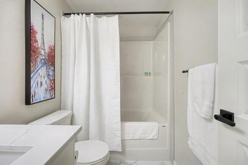 Phòng tắm tại Cozy 2 bedrooms Suite in Mahogany SE Sleeps 6