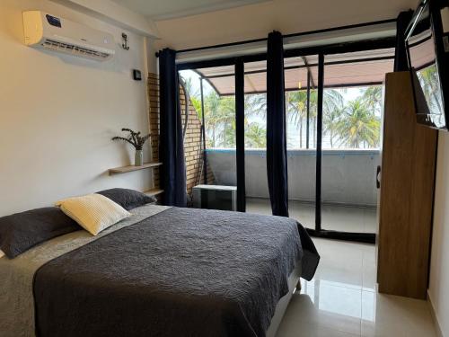 Una cama o camas en una habitación de Apartamento con vista al mar