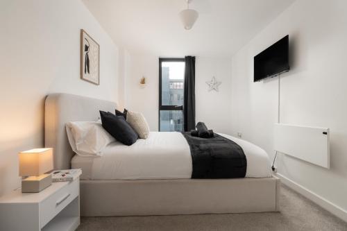 2 Bedroom - Old Trafford - Balcony - Free Parking photo 16