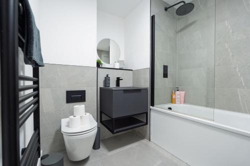 2 Bedroom - Old Trafford - Balcony - Free Parking photo 65