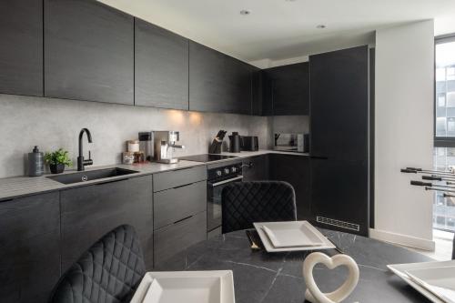 2 Bedroom - Old Trafford - Balcony - Free Parking photo 53