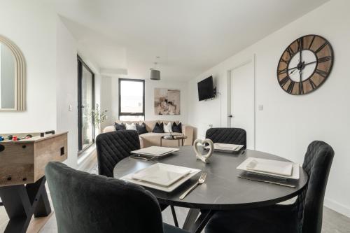 2 Bedroom - Old Trafford - Balcony - Free Parking photo 50