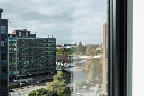 2 Bedroom - Old Trafford - Balcony - Free Parking photo 21