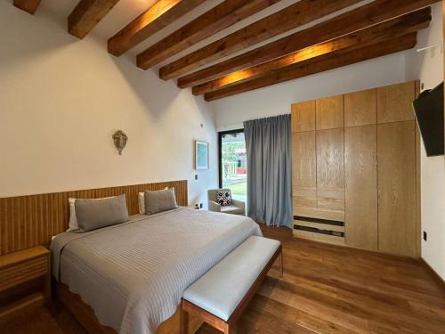 Giường trong phòng chung tại Casa Carmen Etla