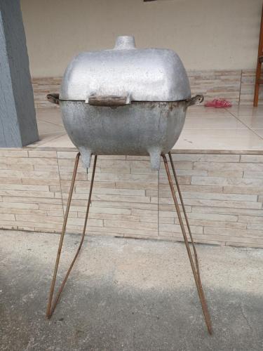 Gril dostupný pro hosty v apartmánu