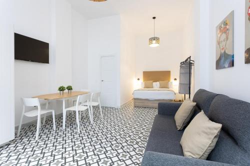 Holidays2Malaga Picasuss Loft New Built Close Huelin Beach and Promenade