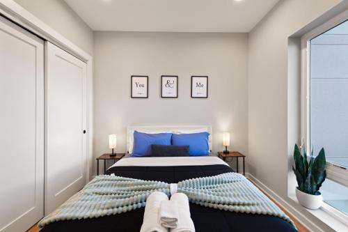 En eller flere senge i et værelse på Citizen Apartment Washington DC