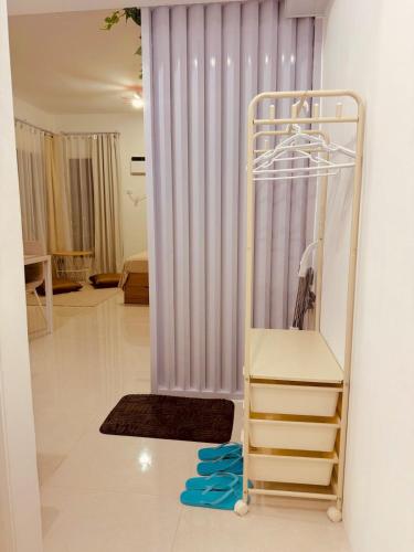 a room with a crib and a mirror and a bedroom at YukiDo Skynest in Mactan Island