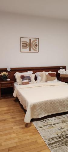 a bedroom with two beds and a sign on the wall at Pensiunea Terra Serenity in Snagov
