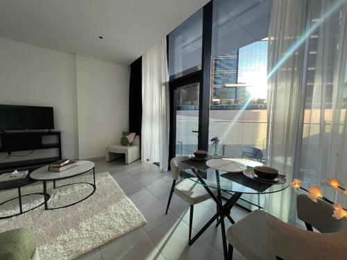 TV/trung tâm giải trí tại Huge Studio Near Burj Khalifa