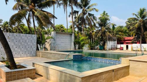 La alberca dentro o cerca de Ocean Resorts