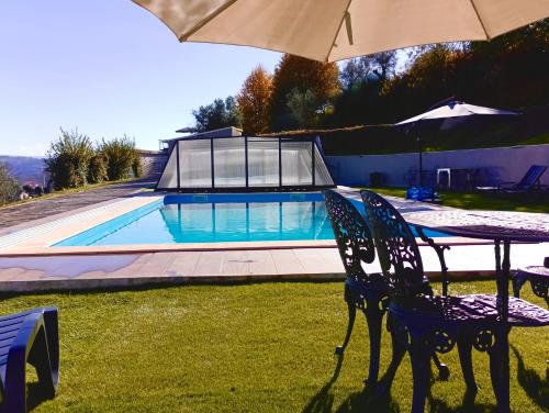 Bazén v ubytování Quinta Da Batoca nebo v jeho okolí