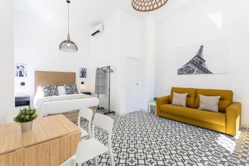 Holidays2Malaga Picasuss Loft New Built Close Huelin Beach and Promenade