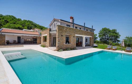 Villa Padova for 12 persons near Motovun with 84 m2 infinity pool with panoramic view & beautiful garden