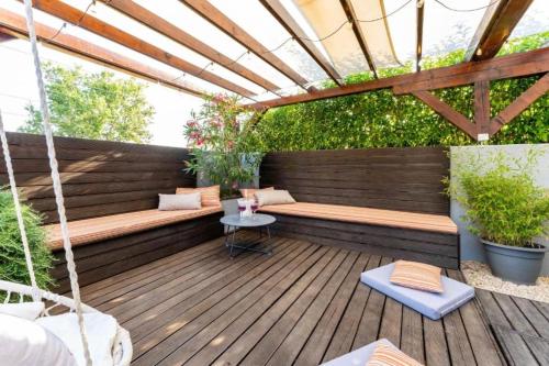 Villa Chillax in Medulin for 10 people with 47 m2 private pool, jacuzzi & sea view - only 400 meters from beach