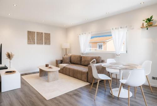 L'ELEGANT - TERRASSE PARKING WIFI - 5Km AIRPORT