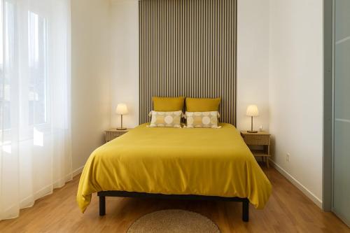 Ένα ή περισσότερα κρεβάτια σε δωμάτιο στο L'ELEGANT - TERRASSE PARKING WIFI - 5Km AIRPORT