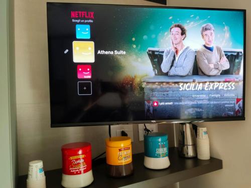 TV a/nebo společenská místnost v ubytování Private Parking - Athena Suite nel cuore di Bari