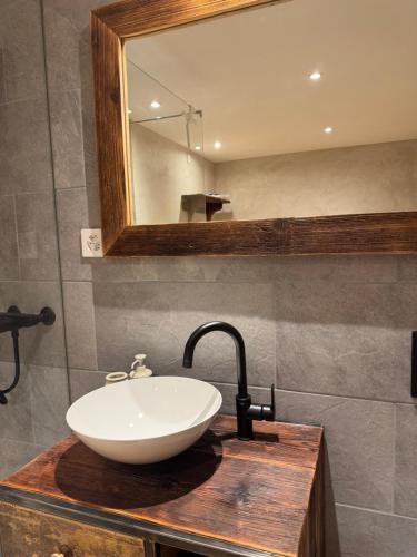 a bathroom with a white sink and a mirror at Ustreia Orta in Lohn