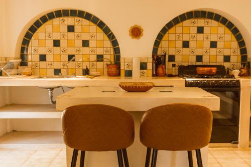 Kuchyň nebo kuchyňský kout v ubytování Cien Palmas- Authentic Mexican Casita 1 -Downtown