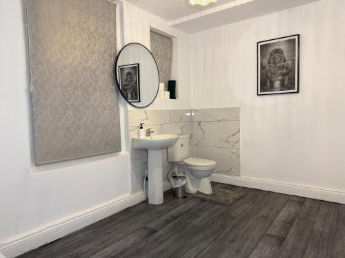 Koupelna v ubytování City Centre with Ensuite With Each Room Wakefield