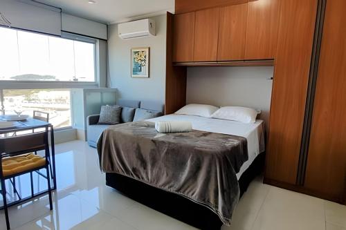 a small bedroom with a bed and a chair at Aeroporto Gru, Ar Condicionado, Piscina+Academia in Vila Gopoúva