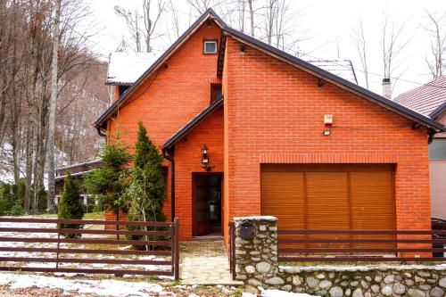 Clădirea în care este situat/ăvila