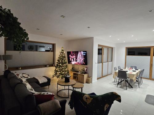 TV a/nebo společenská místnost v ubytování Malowany Las