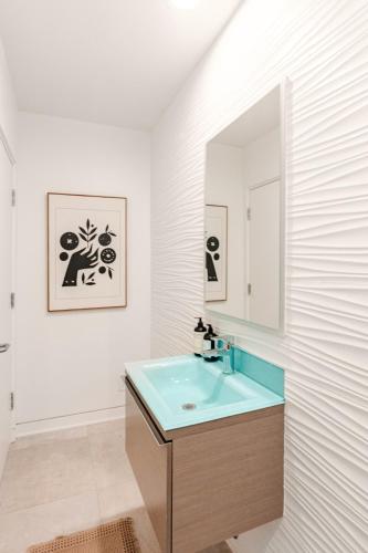 a bathroom with a sink and a mirror at Gorgeous Malibu Retreat with #Instaworthy Ocean Views in Malibu Beach