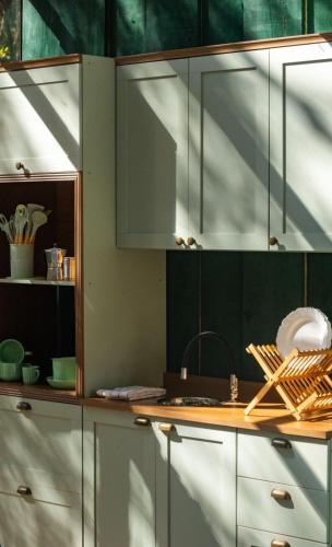 Køkken eller tekøkken på Nido Glamping - Cabana Laguna