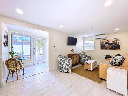 a living room with a couch and a table at Paradise Cove at Island Getaway in Bradenton Beach