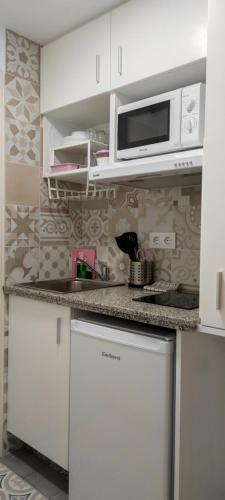 Кухня или мини-кухня в Al-Andalus hause a 9min. del centro en metro
