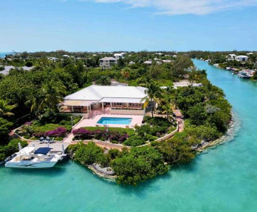 Caribbean Luxury Waterfront Villa w Housekeeping