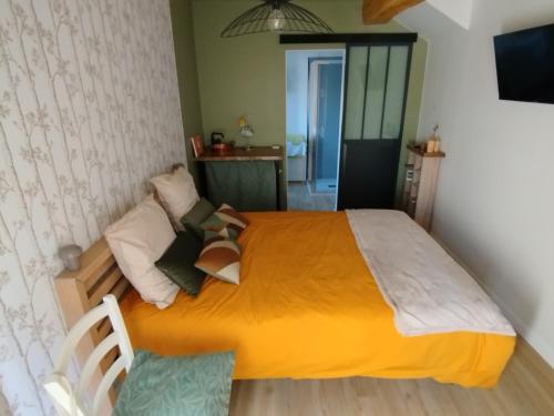 Ένα ή περισσότερα κρεβάτια σε δωμάτιο στο Chambre Nature Gould'Oie Zen