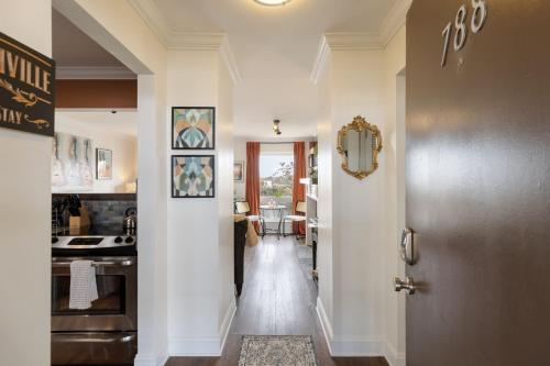 a hallway with a door leading to a kitchen at Nashville Downtown Condo -788 in Nashville