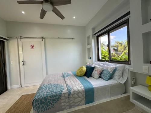 Кровать или кровати в номере Villa Olam - 9 pax, 4 min de la playa