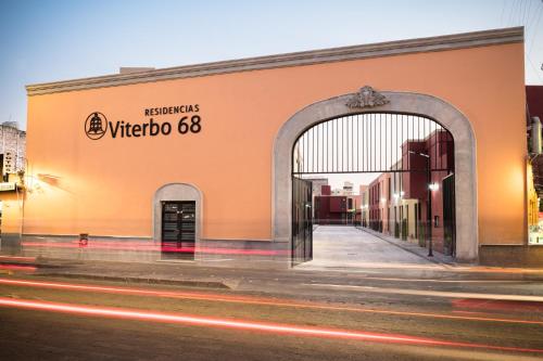 an entrance to a building with an orange wall at Residencias Santa Rosa de Viterbo 68 in Casa Blanca La Corregidora