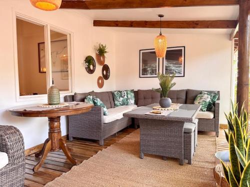 Φωτογραφία από το άλμπουμ του Hare Mahalo στη Χάνγκα Ρόα