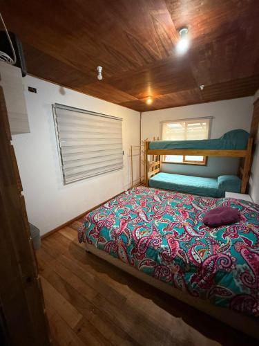 Ένα ή περισσότερα κρεβάτια σε δωμάτιο στο Hostal Route 5