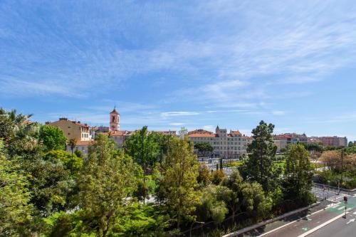 GRAND HÔTEL Golden Square 3 min to Beach Green Corridor View AC