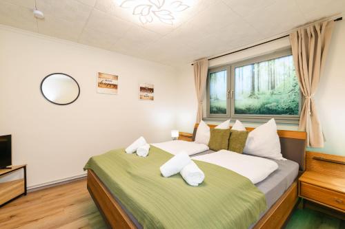 Ένα ή περισσότερα κρεβάτια σε δωμάτιο στο Romantisches Weinkellerhäuschen mit Whirlpool