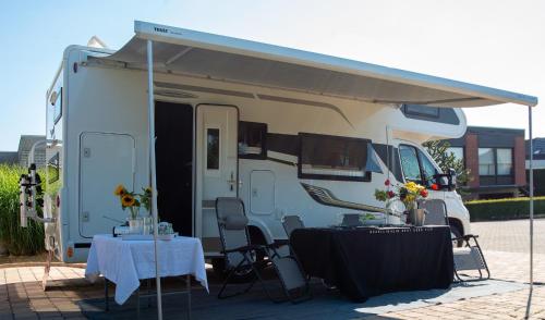 Imagine din galeria proprietății Camper max 5p, unique experience, terras, central Belgium în Denderleeuw