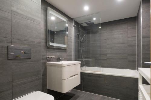 Koupelna v ubytování Beautiful Apartment In Whitechapel Olive House