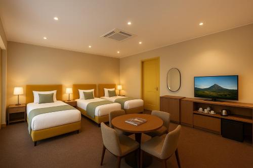 Ένα ή περισσότερα κρεβάτια σε δωμάτιο στο Khatai Aura Hotel