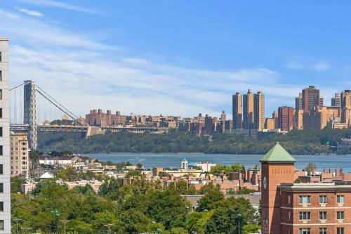 Nespecifikovaný výhled na destinaci Fairview nebo výhled na město při pohledu z prázdninového domu