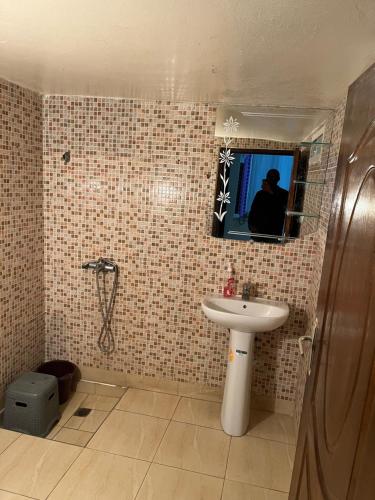 a bathroom with a sink and a mirror at Chez ZAKi in Meknès