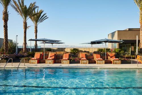 Bazén v ubytování Kasa University-Airport Santa Clara nebo v jeho okolí