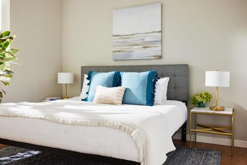 a bedroom with a bed with blue and white pillows at Kasa University-Airport Santa Clara in Santa Clara