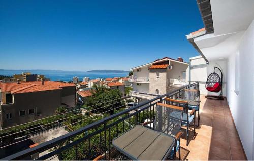 3 Bedroom Beautiful Apartment In Makarska
