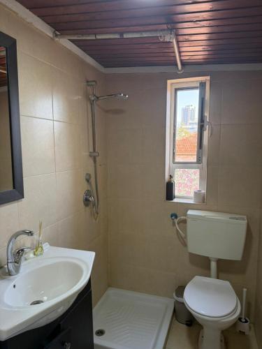 Rooftop flat in Jerusalem tesisinde bir banyo